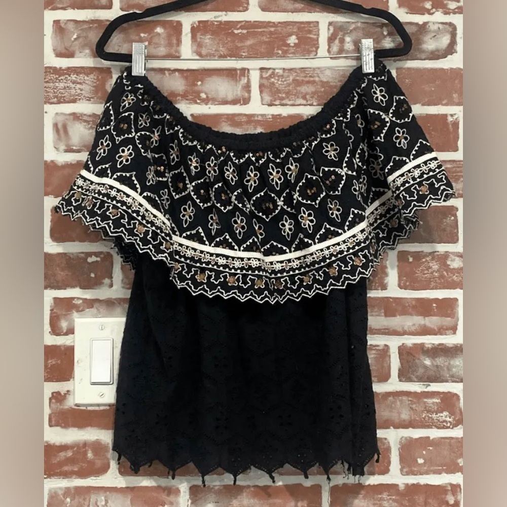 EUC - Anthropologie off the shoulder top